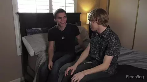 Coppia hot di twinks, flip fuck — Cade & Tristan