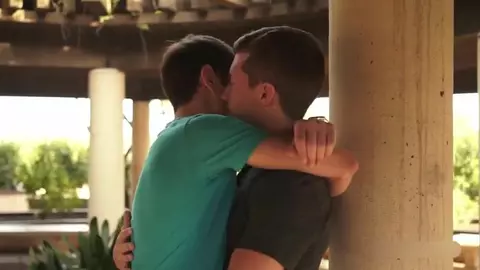 Coppia di twinks sexy — amanti Tyler & Evan