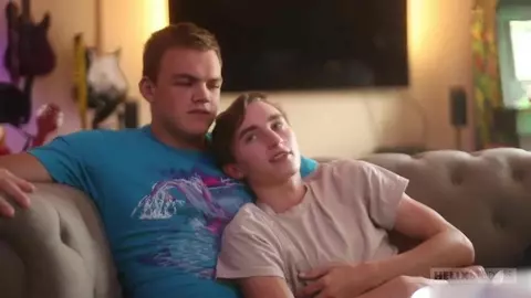 Twink-Freunde zuhause: Derek & Ryder