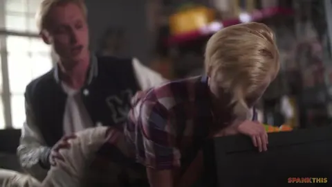 Coppia sexy a casa – Max & Adam