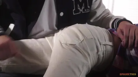 Pareja sexy en casa – Max y Adam