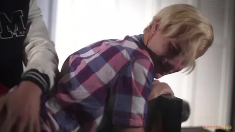 Casal sexy em casa – Max & Adam