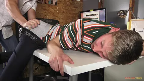 Divertimento hot in ufficio con amici – Josh & Bryce