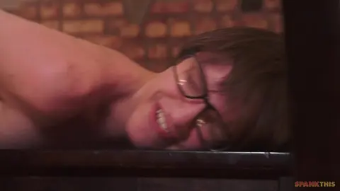 Couple d’amis en show à la maison : Max & Dustin