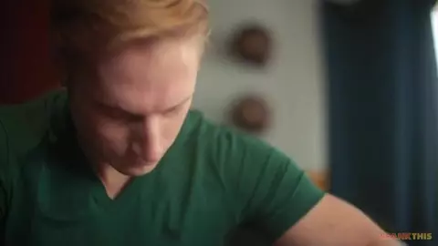 Casal pornô de twinks em casa: Max & Taylor