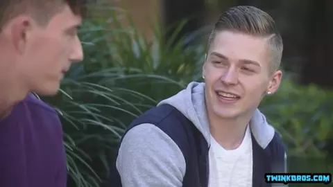 Couple de twinks sexy : Cameron & Preston