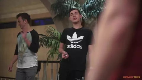 Pareja porno sexy en casa – Max y Nicholas