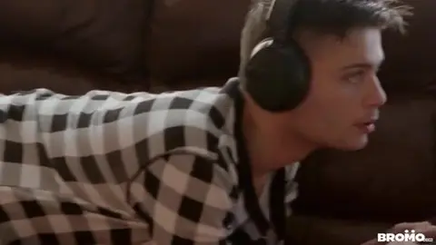 Couple sexy de gamers – John & Ryan