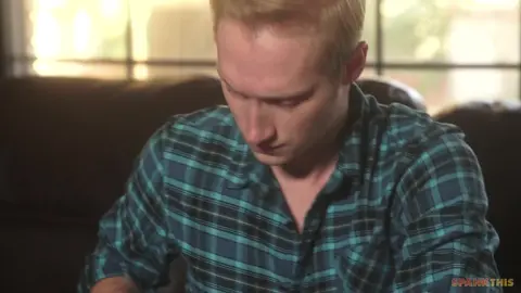 Twink sexy in cam a casa — Jamie & Max