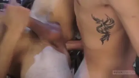 Pareja porno de twinks muy caliente – Landon y Ángel