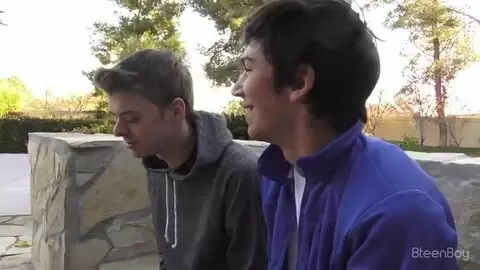 Coppia di twink sexy — amici Jared ed Ethan