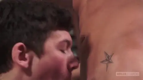 Pareja de amigos-amantes en casa — Andy y Jared