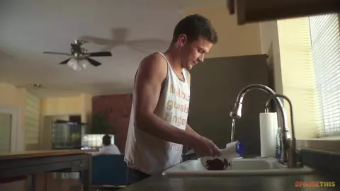 Pareja sexy en casa – Josh y Logan