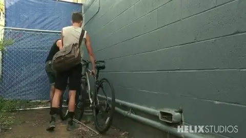 Coppia twink hot all’aperto – Andy e Jacob