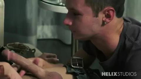 Coppia porno di twinks sexy e bollente – Jacob e Shane