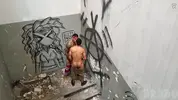 Baiser dans un bâtiment abandonné - INDIO BRABO, Meninoderecife