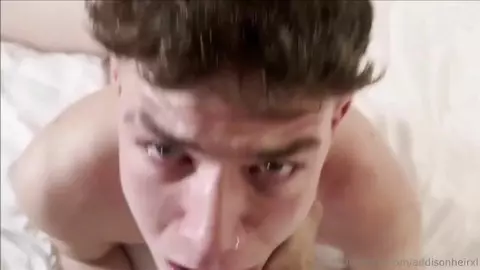 Un ragazzo sexy che scopa un ragazzo carino