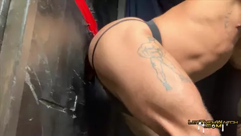 Brock Banks – Gloryhole: chupar e foder!