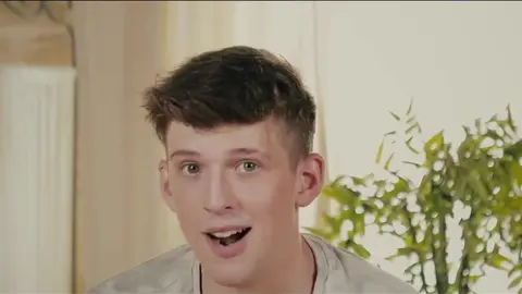 Casal de twinks sexy — Connor e Timmy