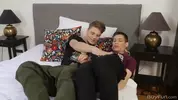 Couple de twinks chauds en chambre : Alec & Kieran