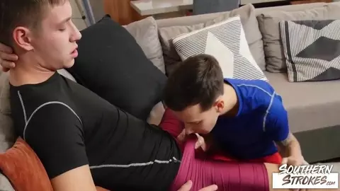 Pareja de twinks porno en casa: Gregor y Bob