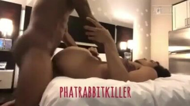 Phatrabbitkiller ingravida Derek Cline, dai capelli ricci