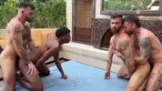 Gangbang moderno na piscina