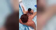 McLaron - Aaron e i suoi due amici si divertono in piscina