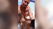 McLaron - Aaron e i suoi due amici si divertono in piscina