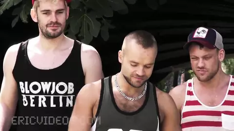 Peto Coast & son pote Plow David Andrezj sur un chantier