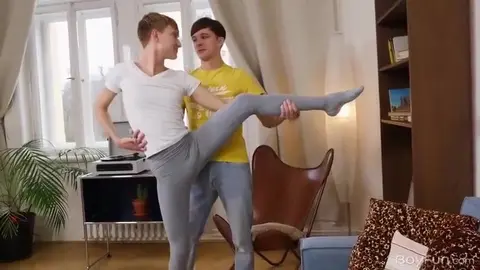 Casal de jovens dançarinos sexy: Angel e Liam