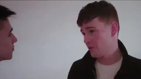 Coppia porno sexy al college: Ron e amici twink