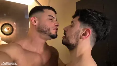 Beaux mecs qui baisent & ensemencent