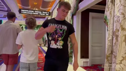 Couple porno chaud entre amis : Derek & Vincent