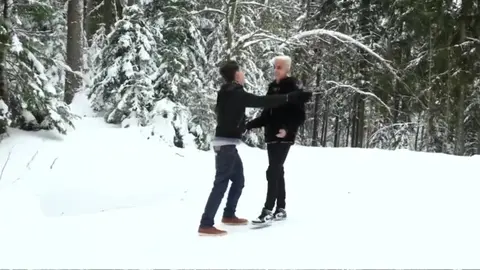 Porno – Pareja sexy de twinks con amigos: Oliver, Jean