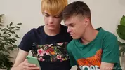 Sexy Twink-Porno-Paar — unter Freunden: AJ & Jean