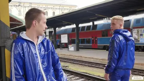 Heißes Lover-Paar unter Freunden – Corey & Jamie