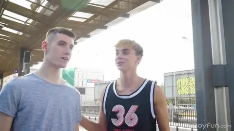 Coppia hot — amici twinks Apolo & Henry