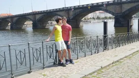 Coppia/amici twinks — lovers show Henry & Austin