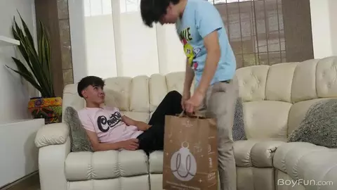 Coppia latina di twinks molto hot – Luis Ángel & Kamada