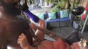 À poil et on baise en orgie