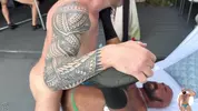 À poil et on baise en orgie