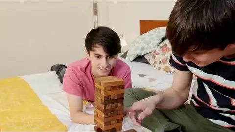 Coppia hot — twink amanti Liam & Justin