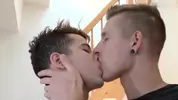 Pareja porno sexy — twinks Alex y Peter