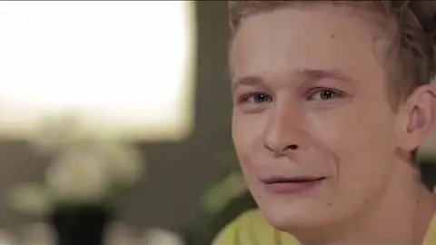 Sexy Twink-Paar mit Freunden — Josh & Thomas