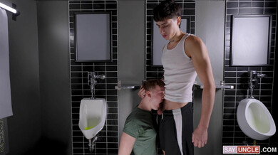 Angel Elias, Ezrah Mahomes - Cosa stai guardando?