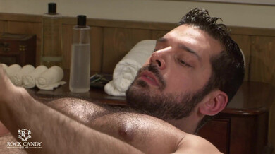 Il salone dei massaggi Episodio 2 - Il rubacuori di una soap opera desidera un twink bollente