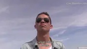 Heißes sexy Paar mit Freunden draußen – Pedro Hunte