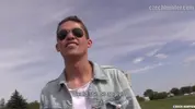 Heißes sexy Paar mit Freunden draußen – Pedro Hunte