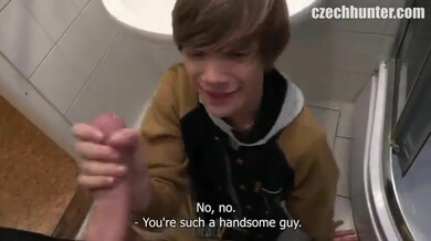 Sexy Paar mit Freunden zuhause – Noah Hunte